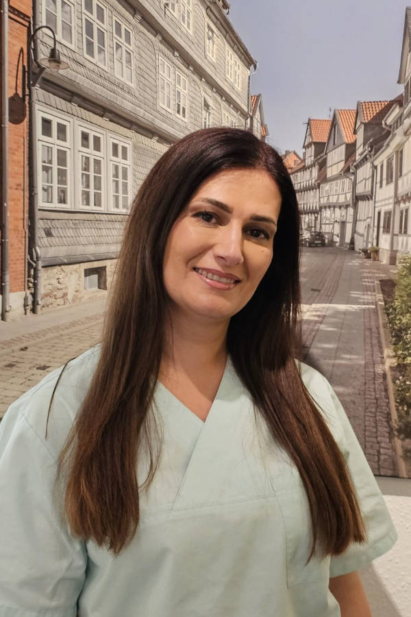 amien-600x900 Leyla Amin – Auszubildende bei Zahnarzt Wolfenbüttel-Linden